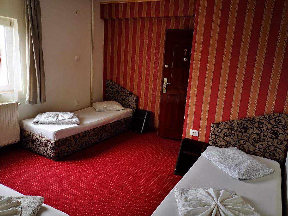 Golden Pension Târgu Jiu Exteriör bild